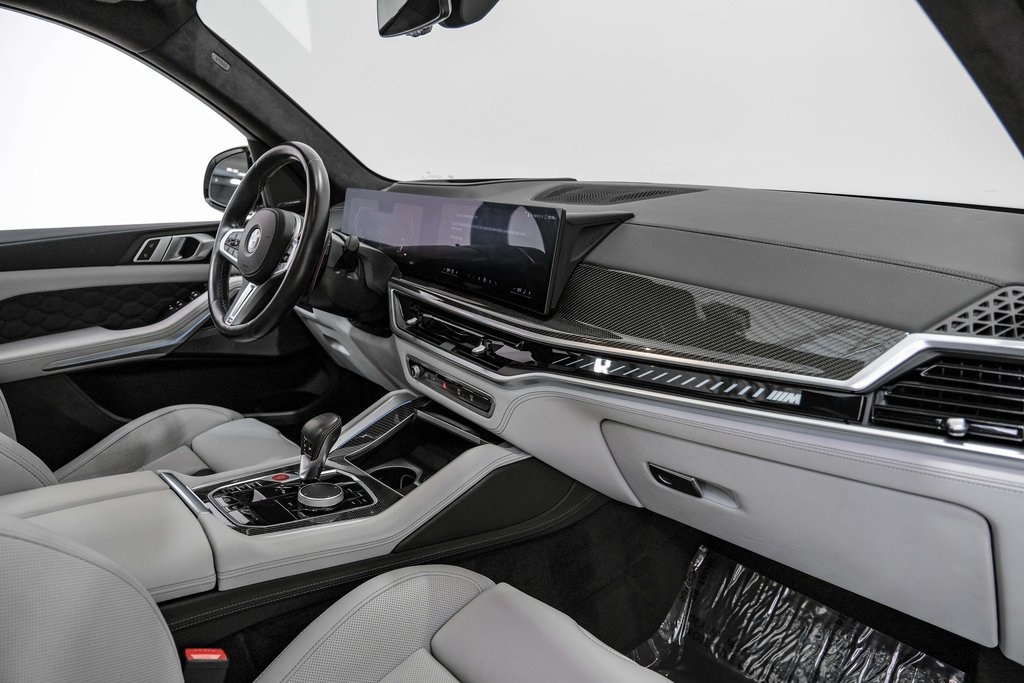 Vehicle image 13 of 62