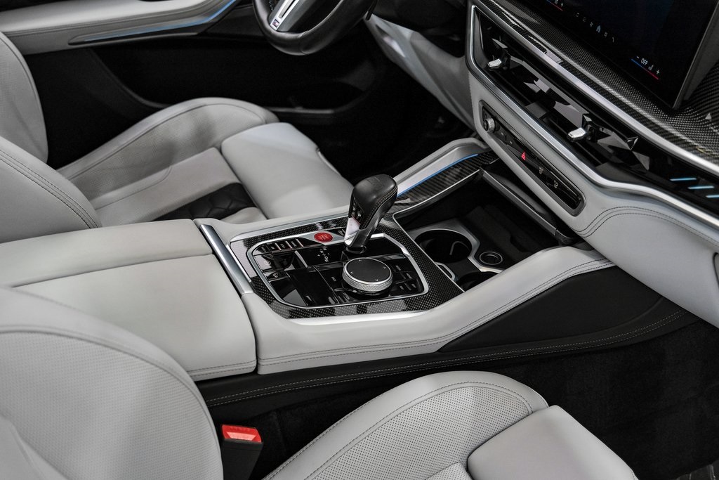 Vehicle image 24 of 62