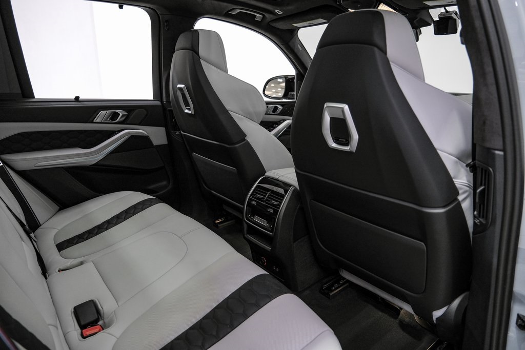 Vehicle image 38 of 62