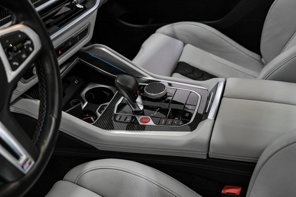 Vehicle image 25 of 62
