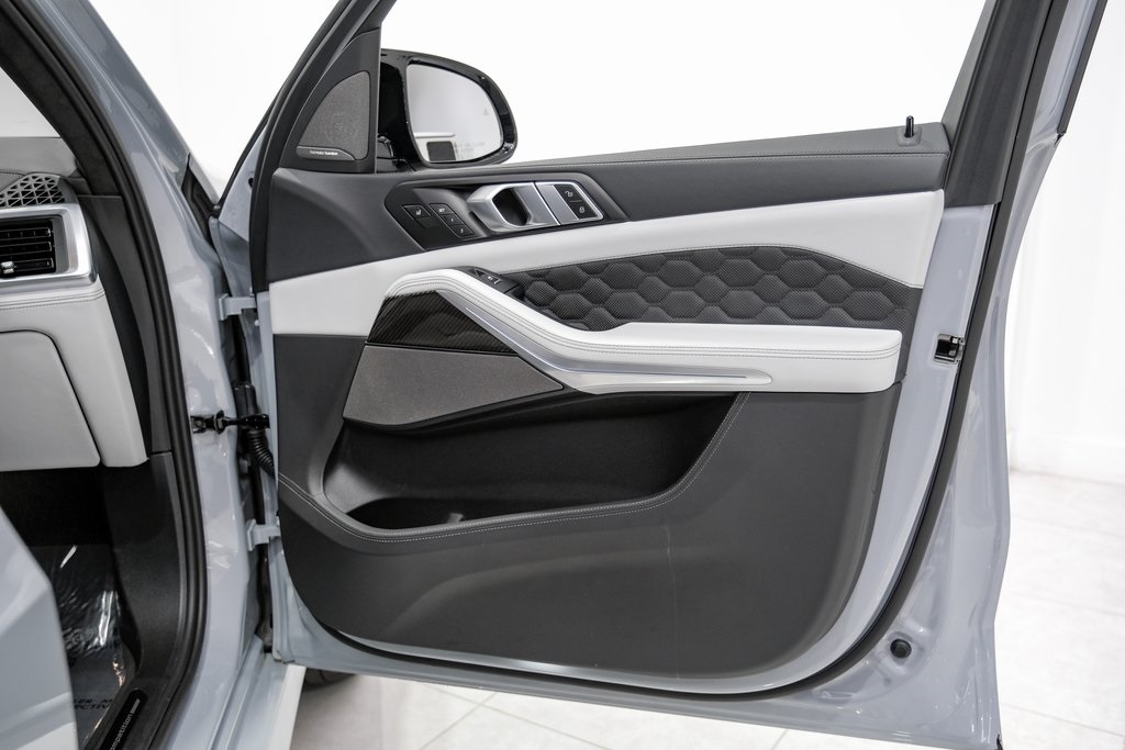 Vehicle image 46 of 62