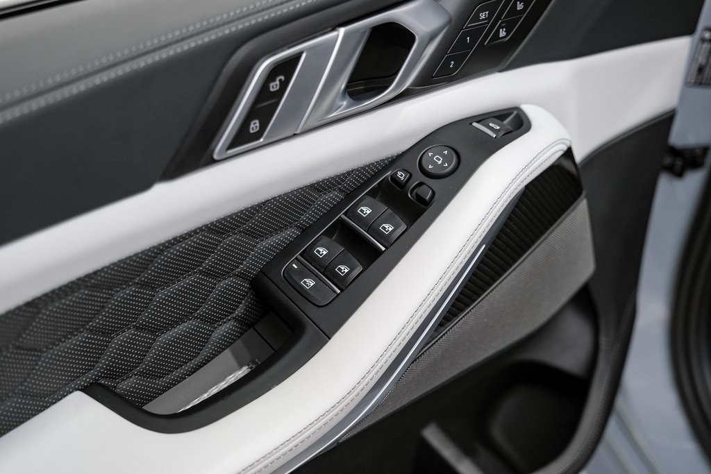 Vehicle image 45 of 62