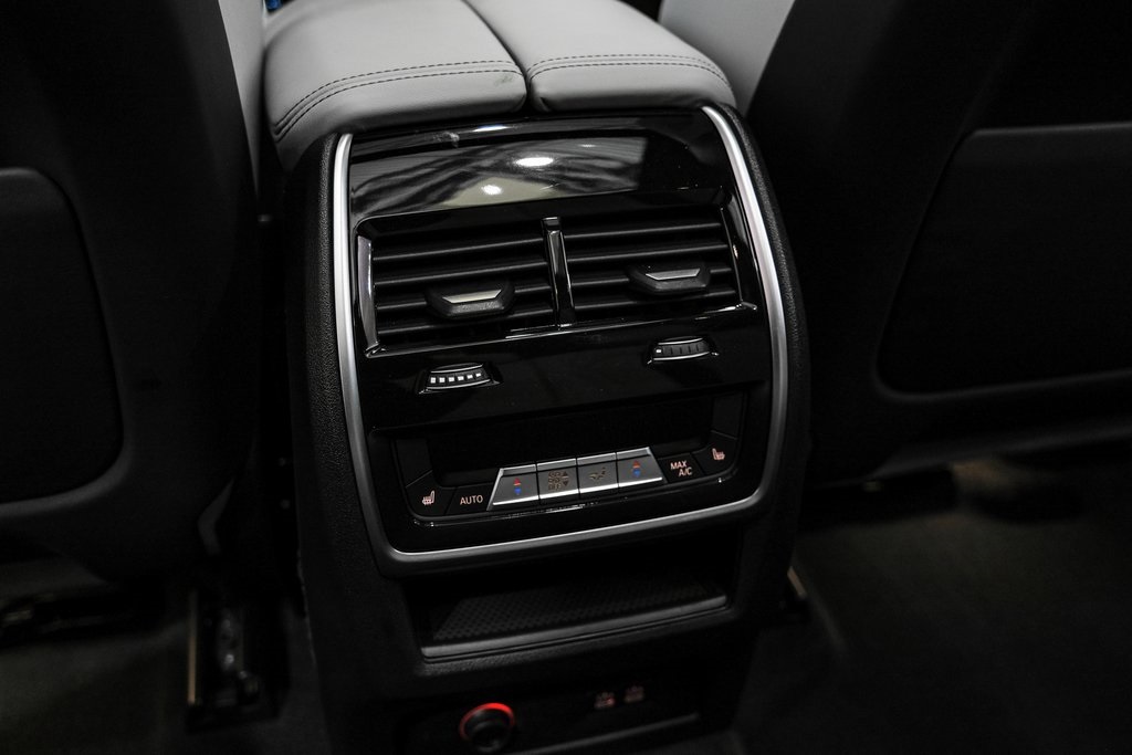Vehicle image 39 of 62