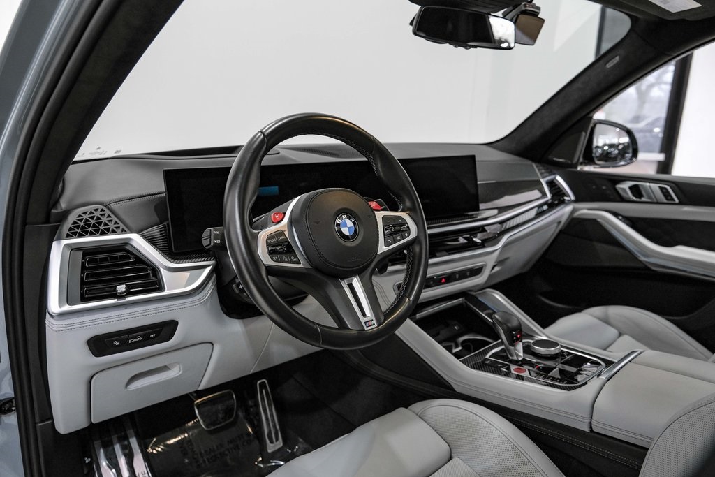 Vehicle image 10 of 62