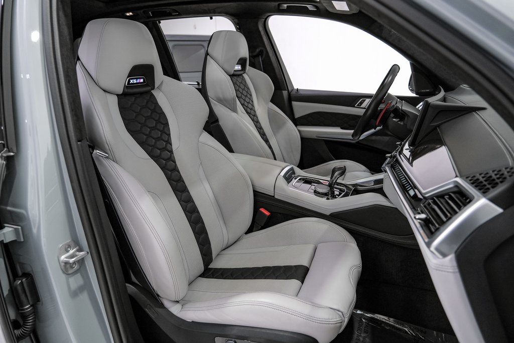 Vehicle image 36 of 62