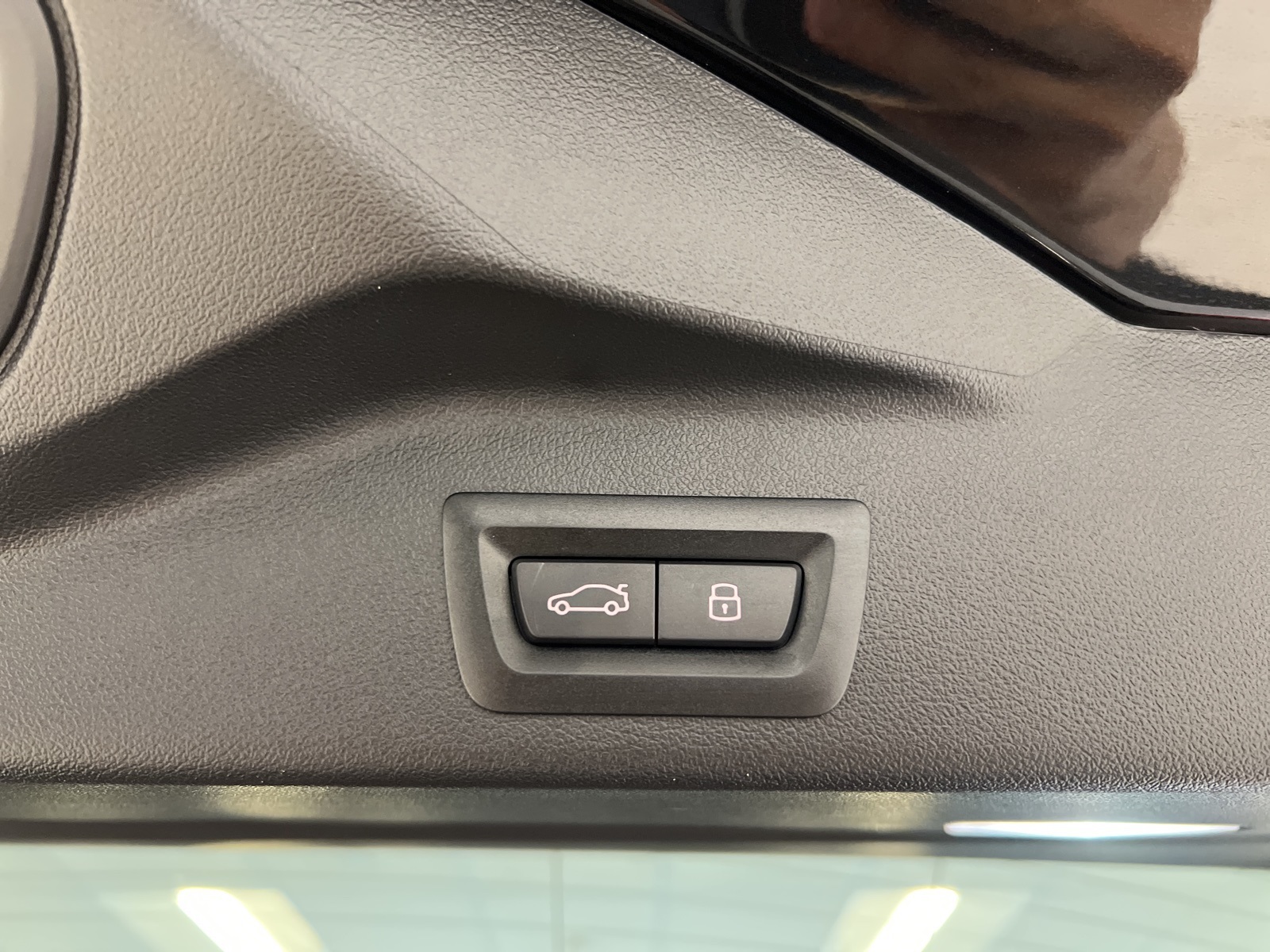 Vehicle image 50 of 72