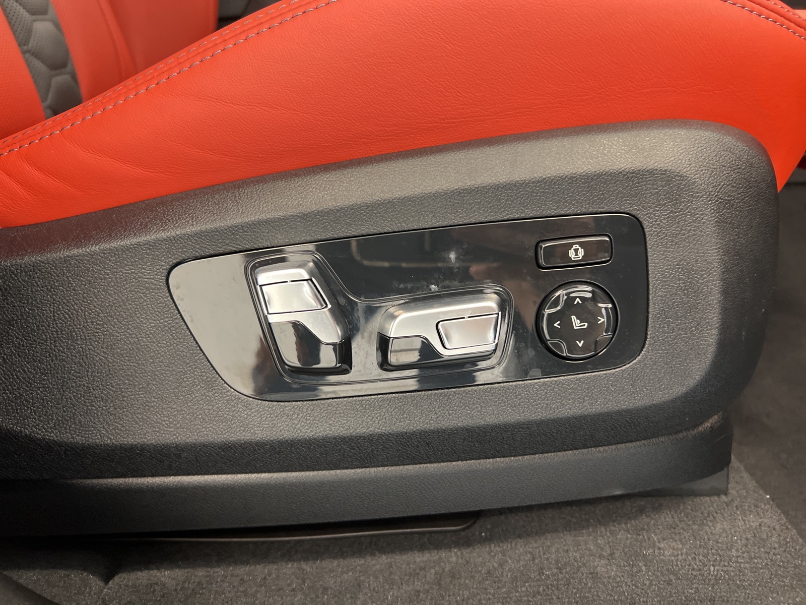 Vehicle image 56 of 72