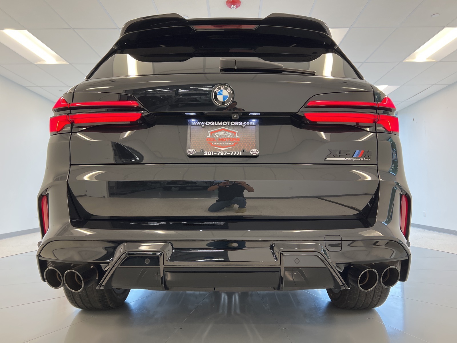 Vehicle image 10 of 72