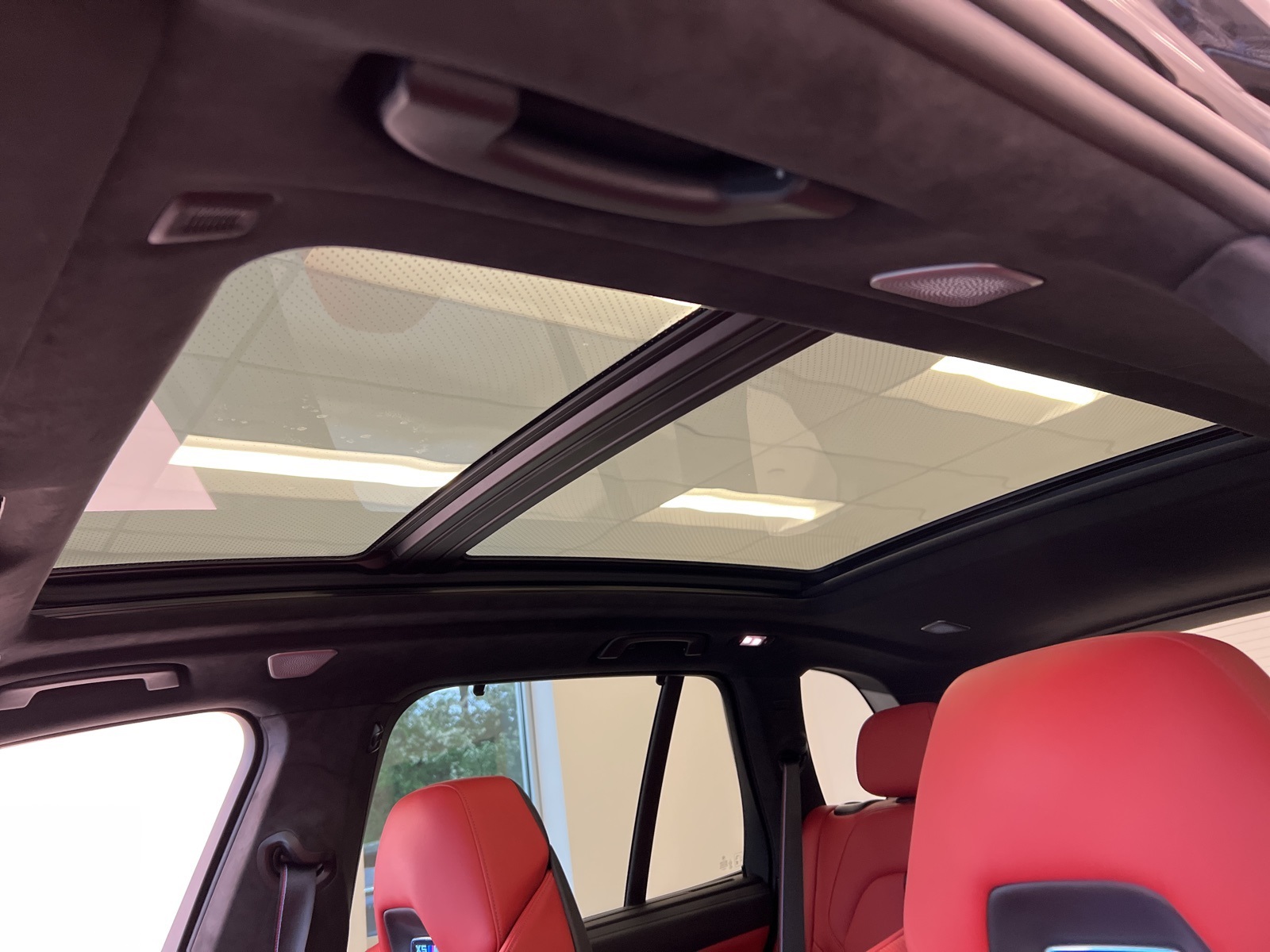 Vehicle image 33 of 72