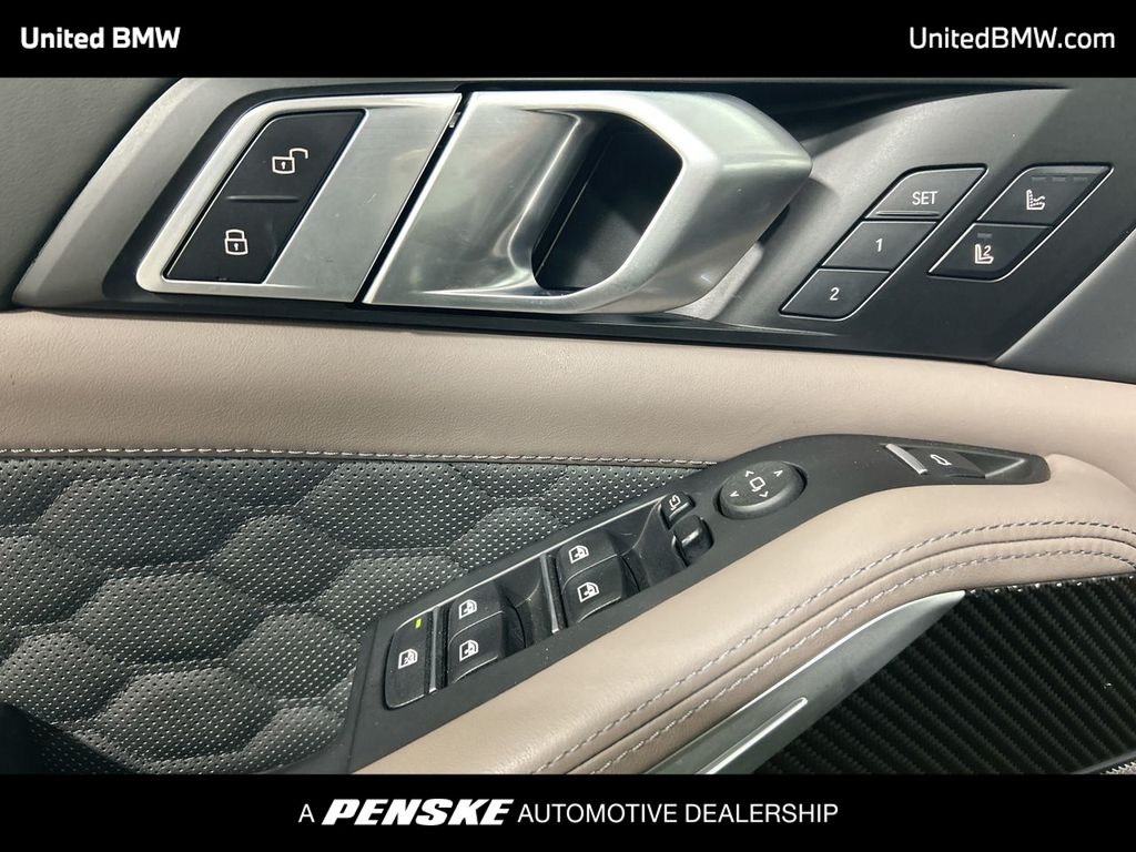 Vehicle image 19 of 23