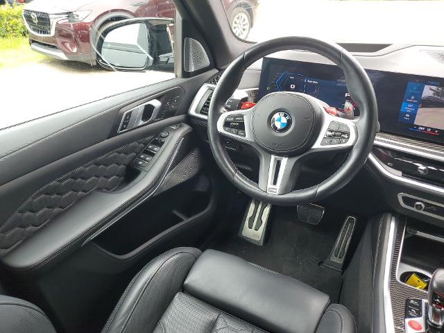 Vehicle image 16 of 32