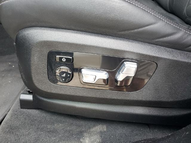Vehicle image 21 of 32