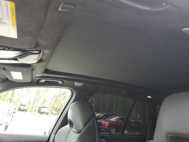 Vehicle image 23 of 32