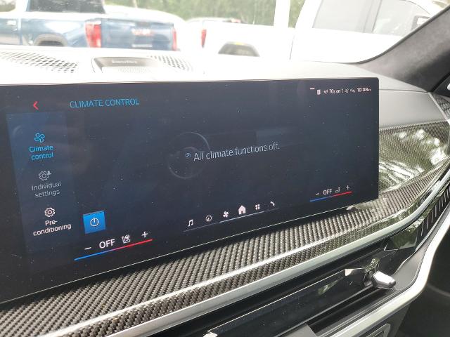 Vehicle image 24 of 32