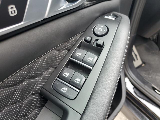 Vehicle image 22 of 32