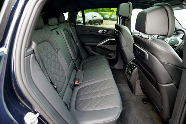 Vehicle image 19 of 70