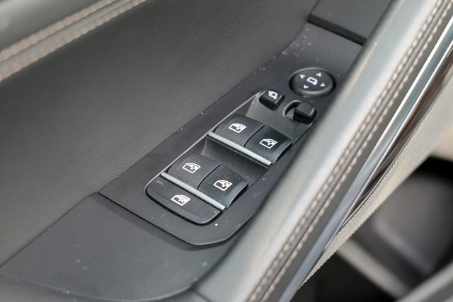 Vehicle image 58 of 70