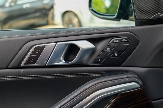 Vehicle image 63 of 70