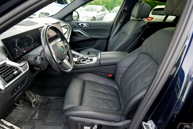 Vehicle image 32 of 70
