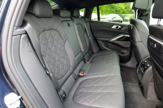 Vehicle image 18 of 70