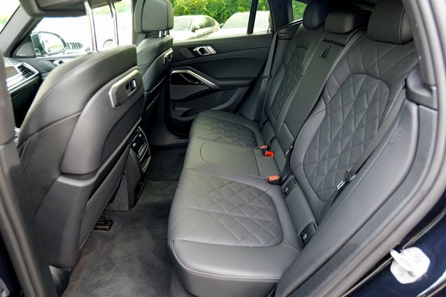 Vehicle image 23 of 70