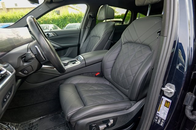 Vehicle image 27 of 70