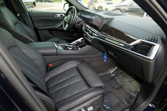 Vehicle image 29 of 70