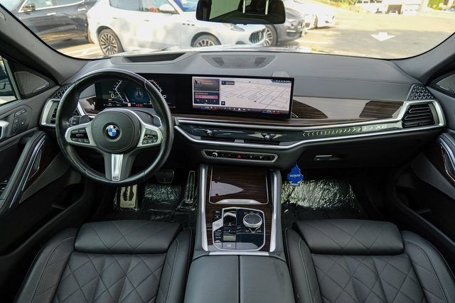 Vehicle image 34 of 70