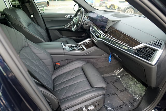 Vehicle image 28 of 70