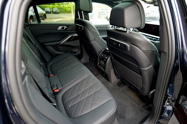 Vehicle image 22 of 70