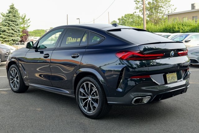Vehicle image 8 of 70