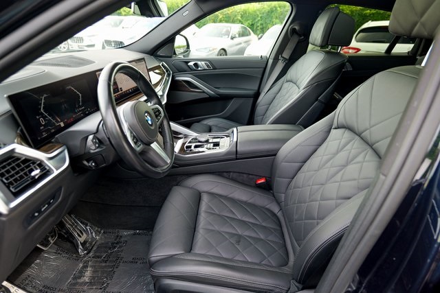 Vehicle image 33 of 70