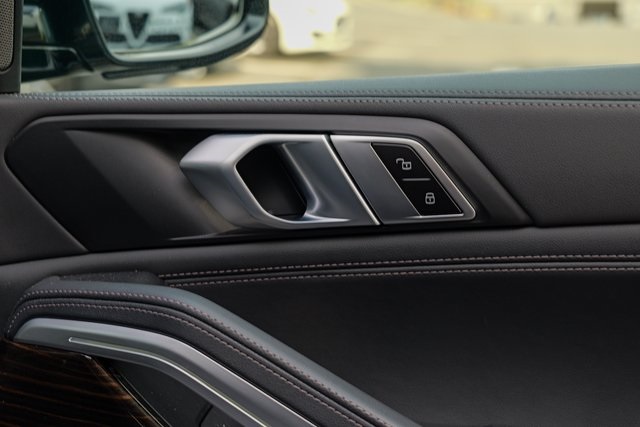Vehicle image 68 of 70