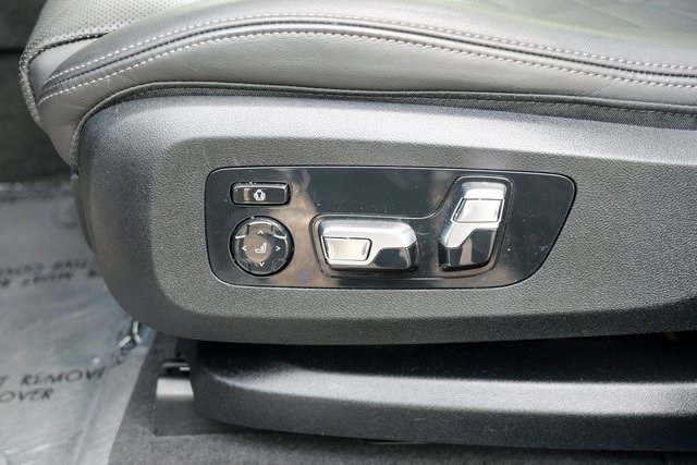 Vehicle image 61 of 70