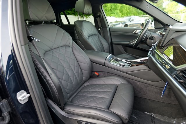 Vehicle image 21 of 70
