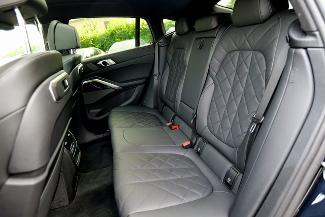 Vehicle image 16 of 70