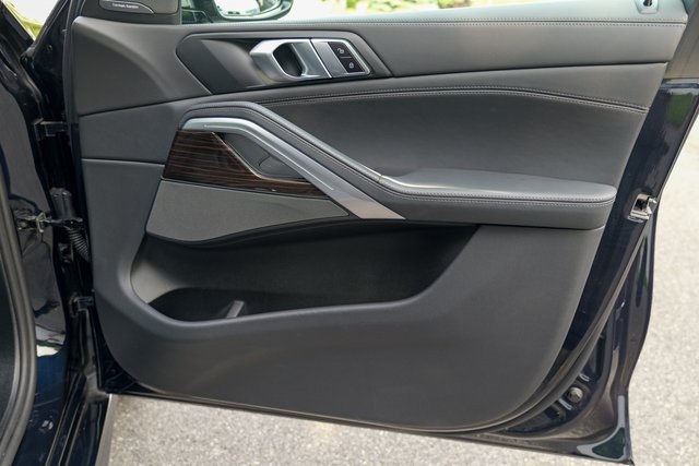 Vehicle image 52 of 70