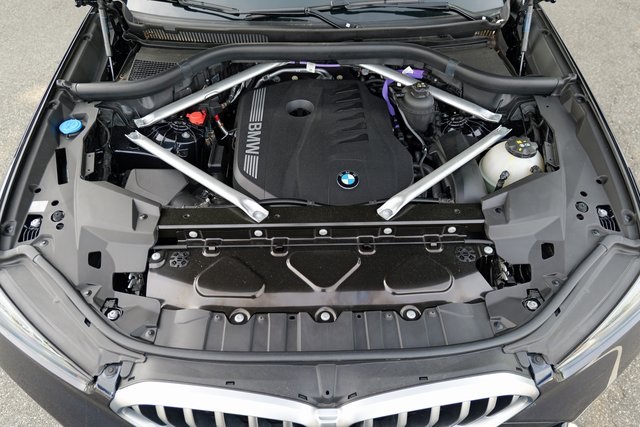 Vehicle image 10 of 70