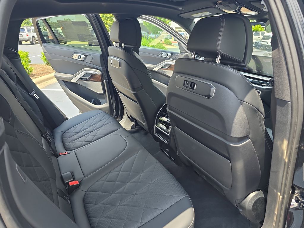 Vehicle image 17 of 40