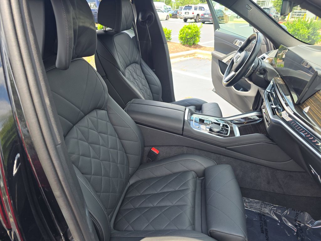 Vehicle image 16 of 40