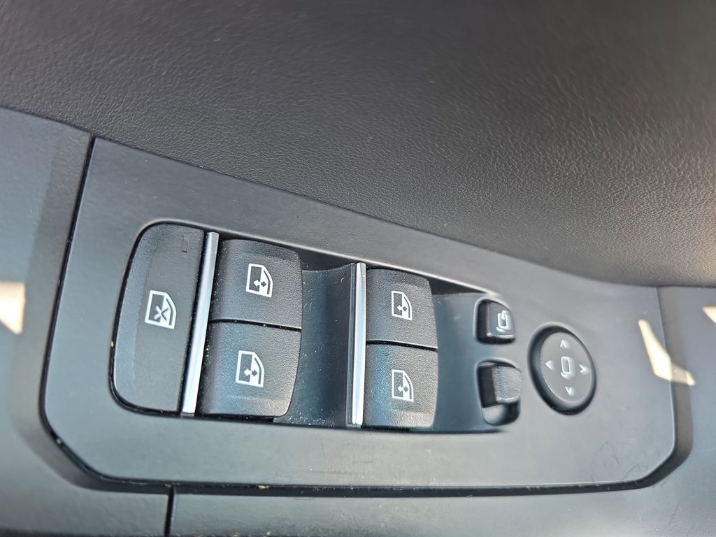 Vehicle image 29 of 40