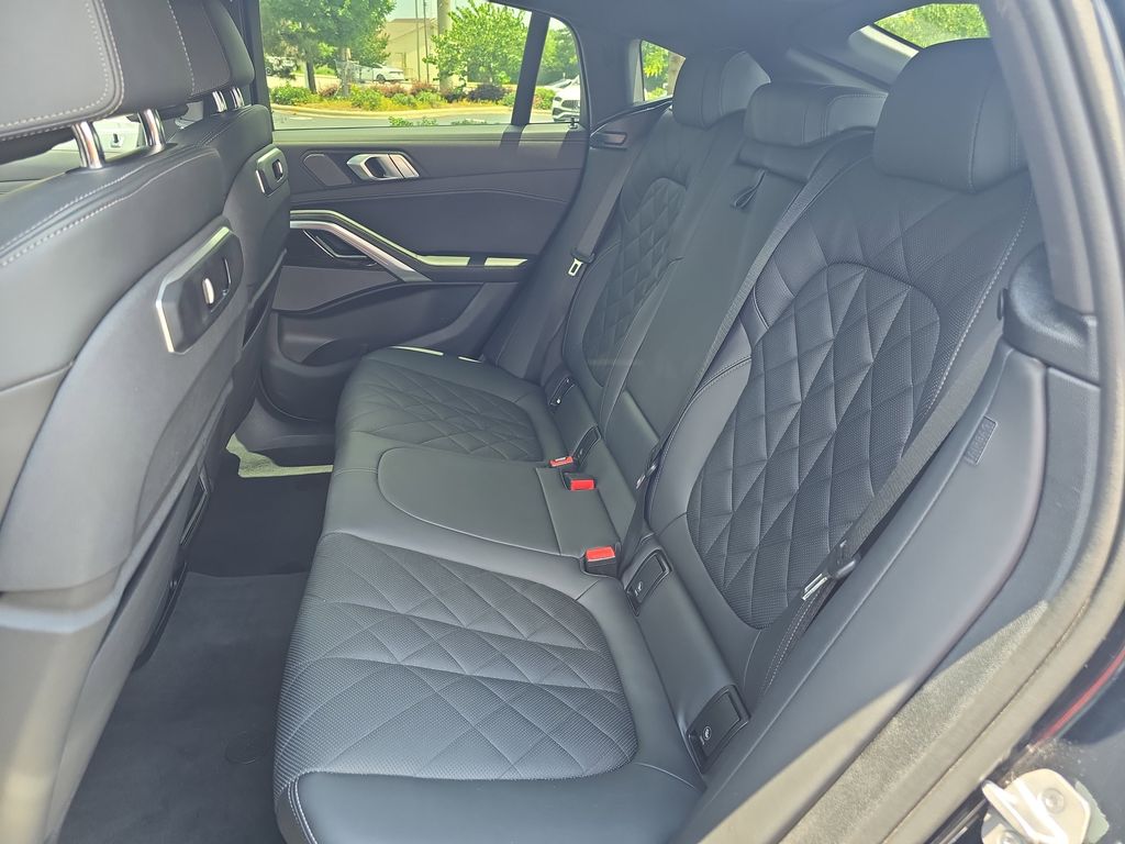 Vehicle image 18 of 40