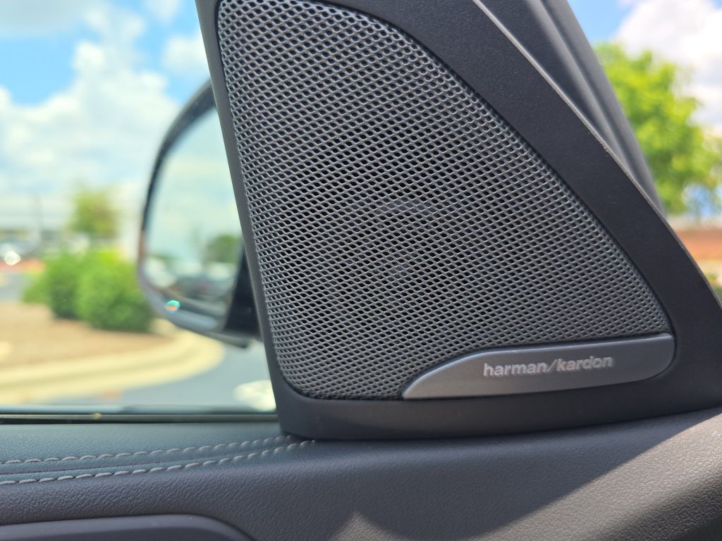 Vehicle image 37 of 40