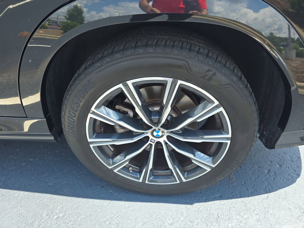 Vehicle image 12 of 40