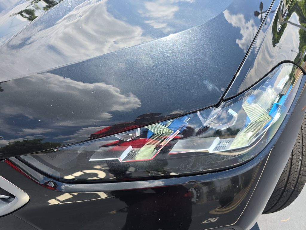 Vehicle image 38 of 40