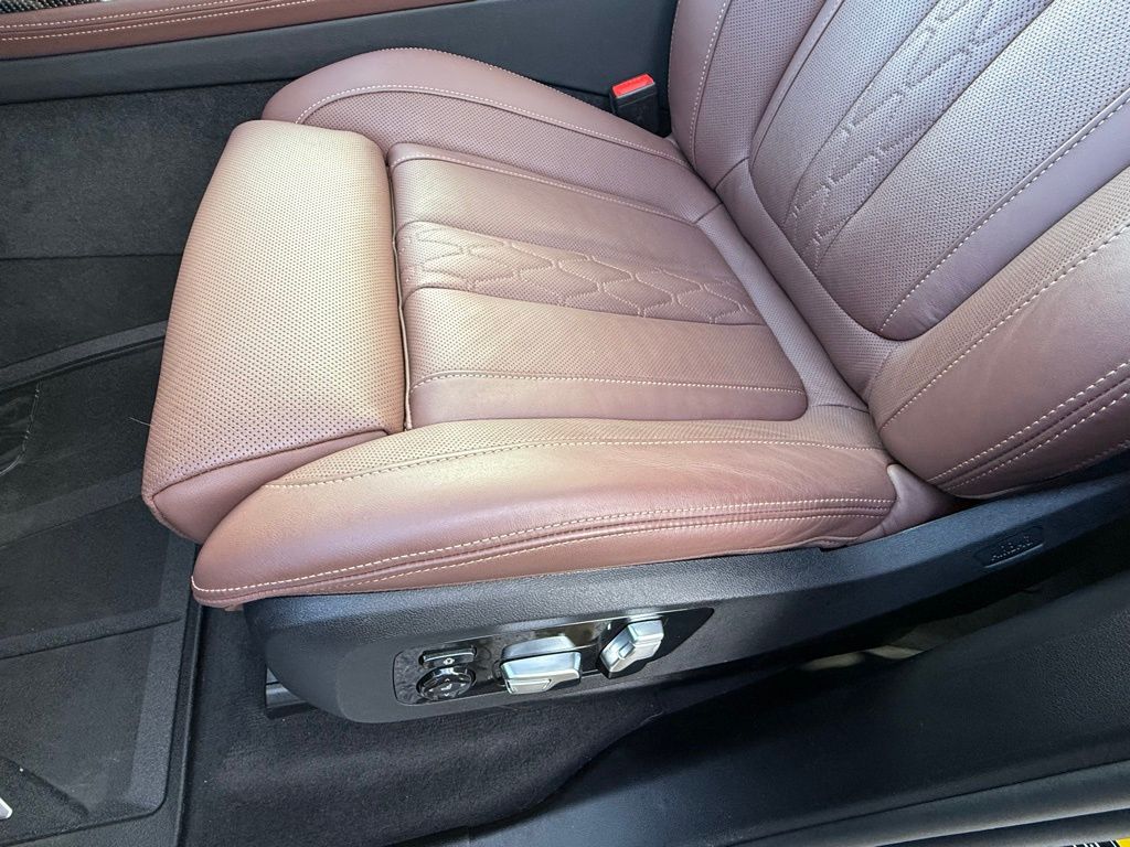 Vehicle image 29 of 37