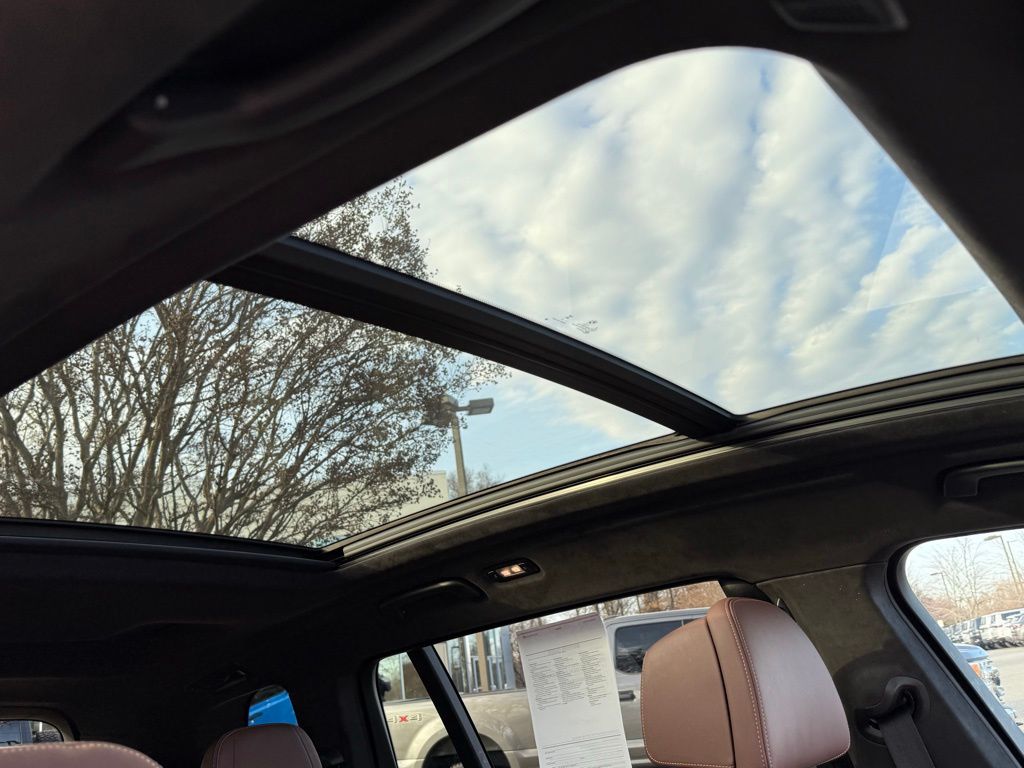 Vehicle image 24 of 37