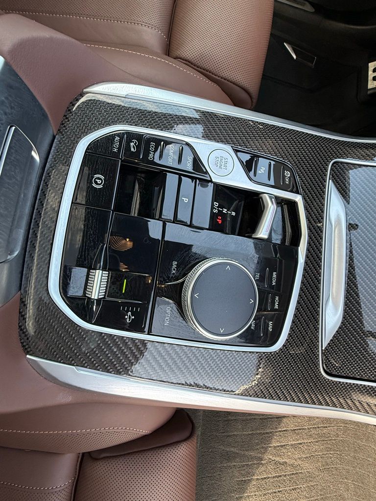 Vehicle image 26 of 37