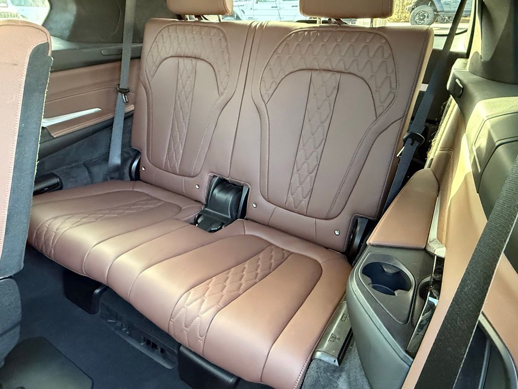 Vehicle image 14 of 37