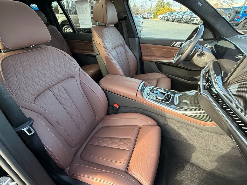 Vehicle image 25 of 37